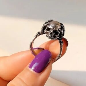 Skull head ring
